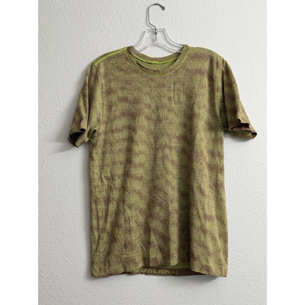Lululemon Metal Vent Tech Breathe Repeat Camo Athletic Shirt Mens M Green